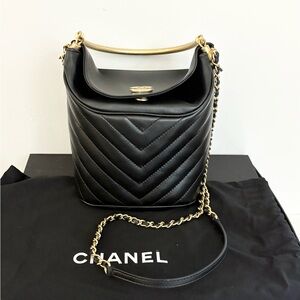 Chanel Black Lambskin Chevron Quilted Chic Bucket Bag with Handle and Strap